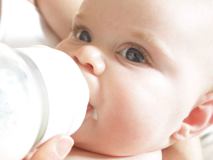 Niños de 1 a 3 años: ¿deben tomar leches de crecimiento?