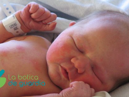 ¿A qué se deben las manchas y granitos al nacer de los bebés?